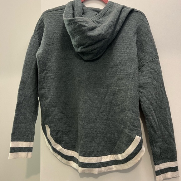 Green Sweater - Picture 3 of 3